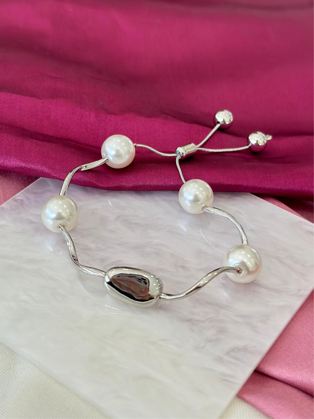 Pulsera plateada irregular con perlas #D2