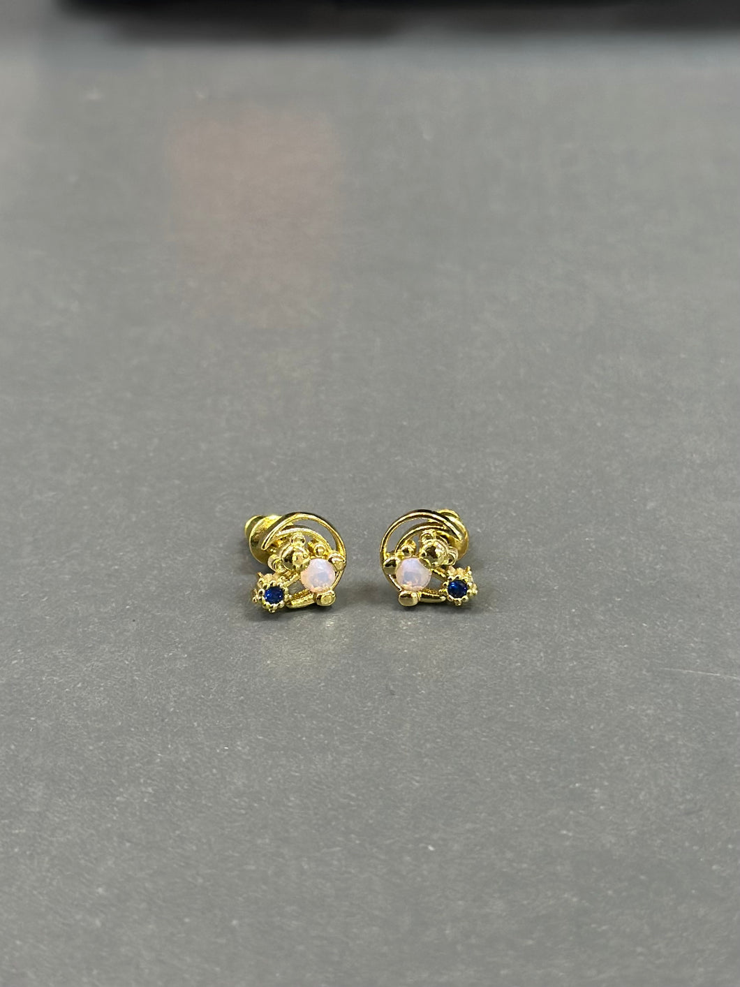 Arete luna puntos zirconia azul rosa