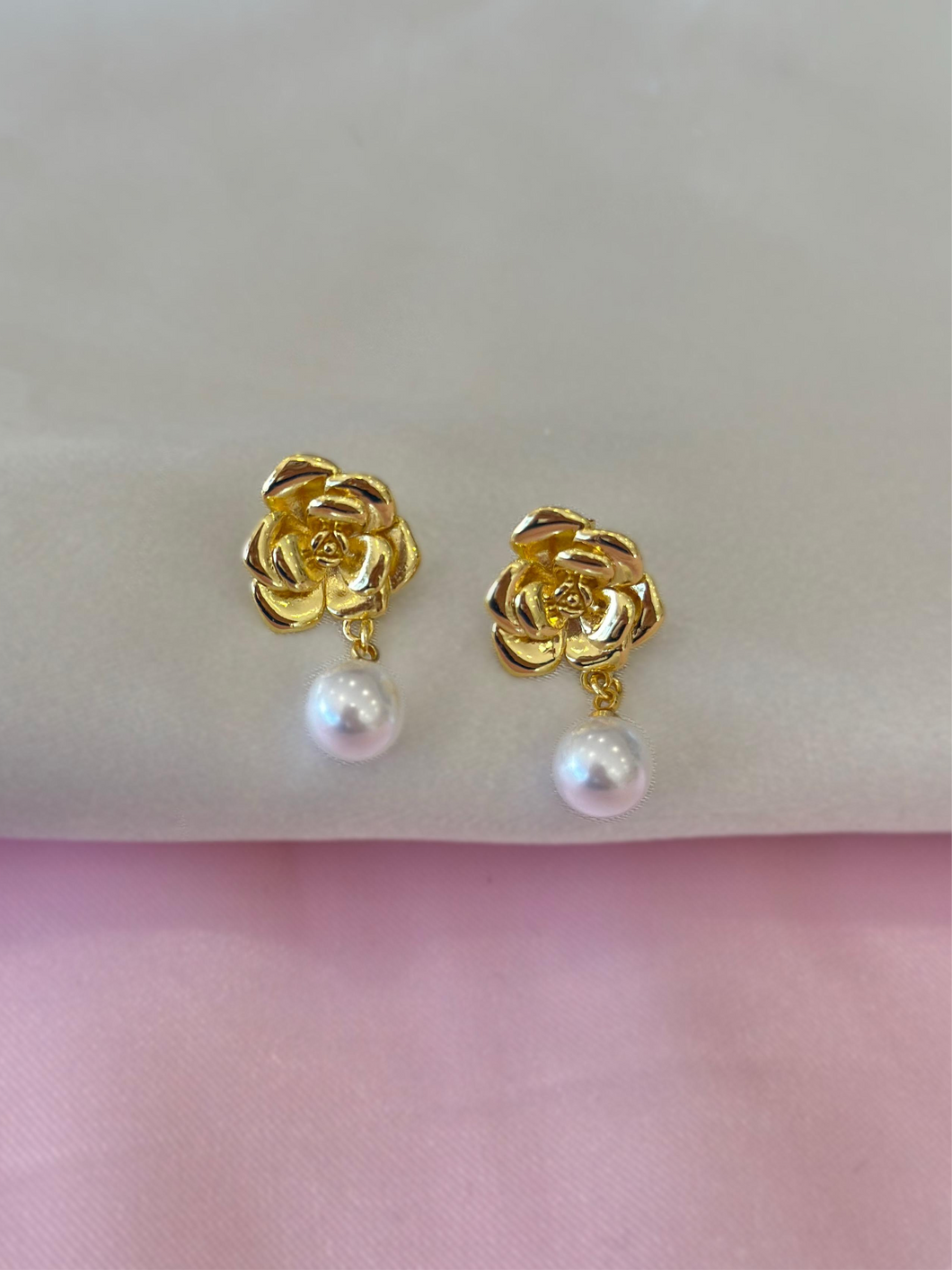 Aretes flor perla colgante #B8.1