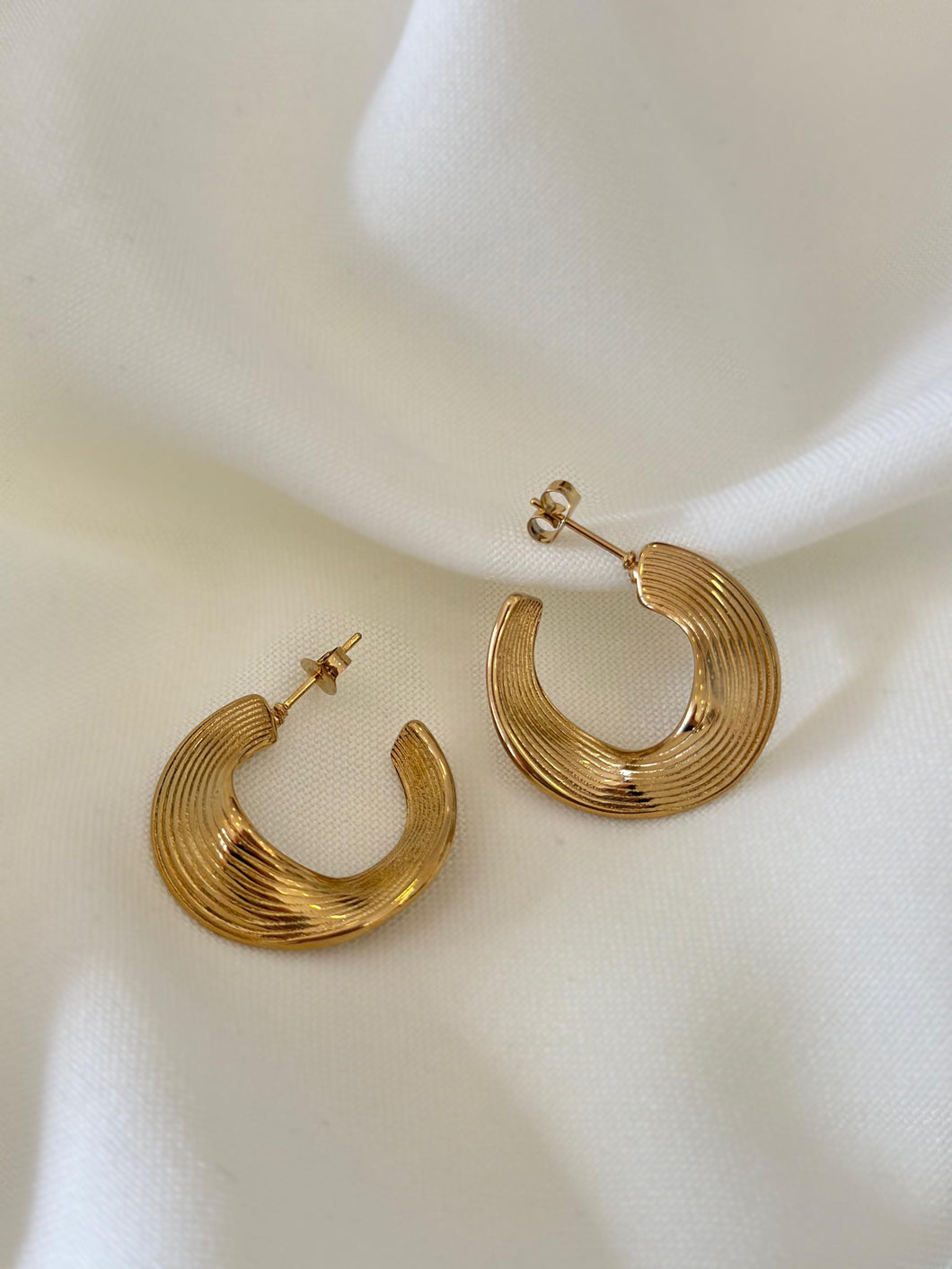 Aretes circulares torcidos rayas #B9