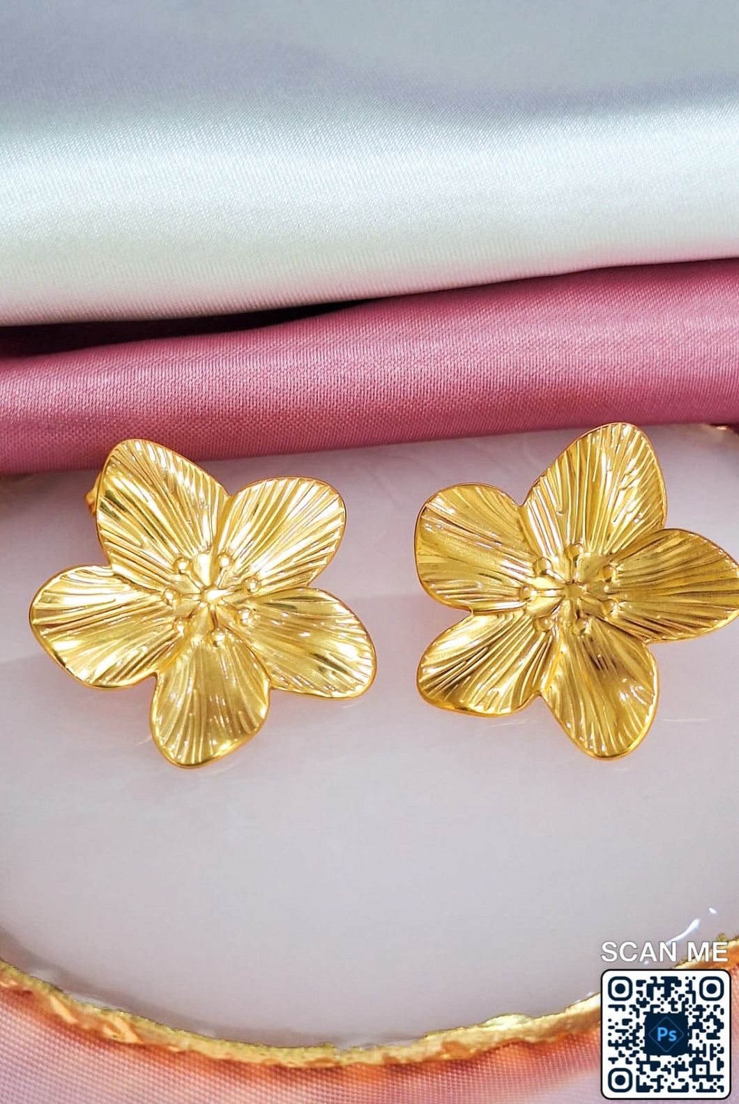 Aretes flor dorada #C121